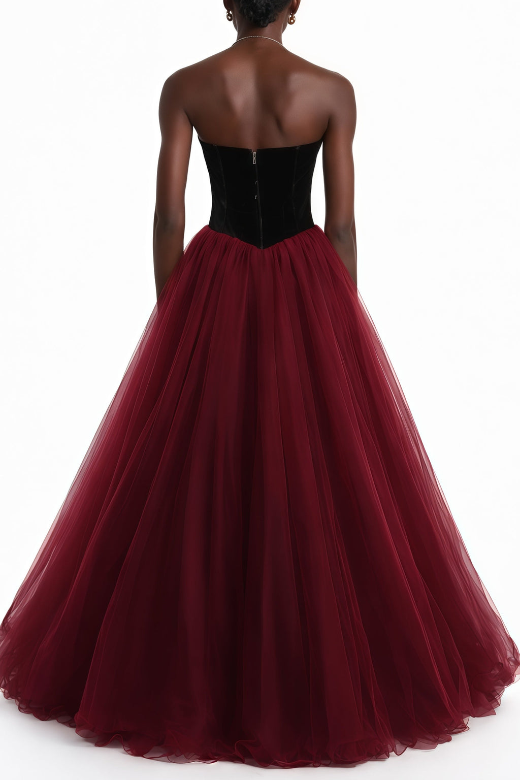Vestido maxi rojo Zelna con paneles de malla de MRTokyo, elegante y largo, con detalles de malla en la parte superior y la falda.