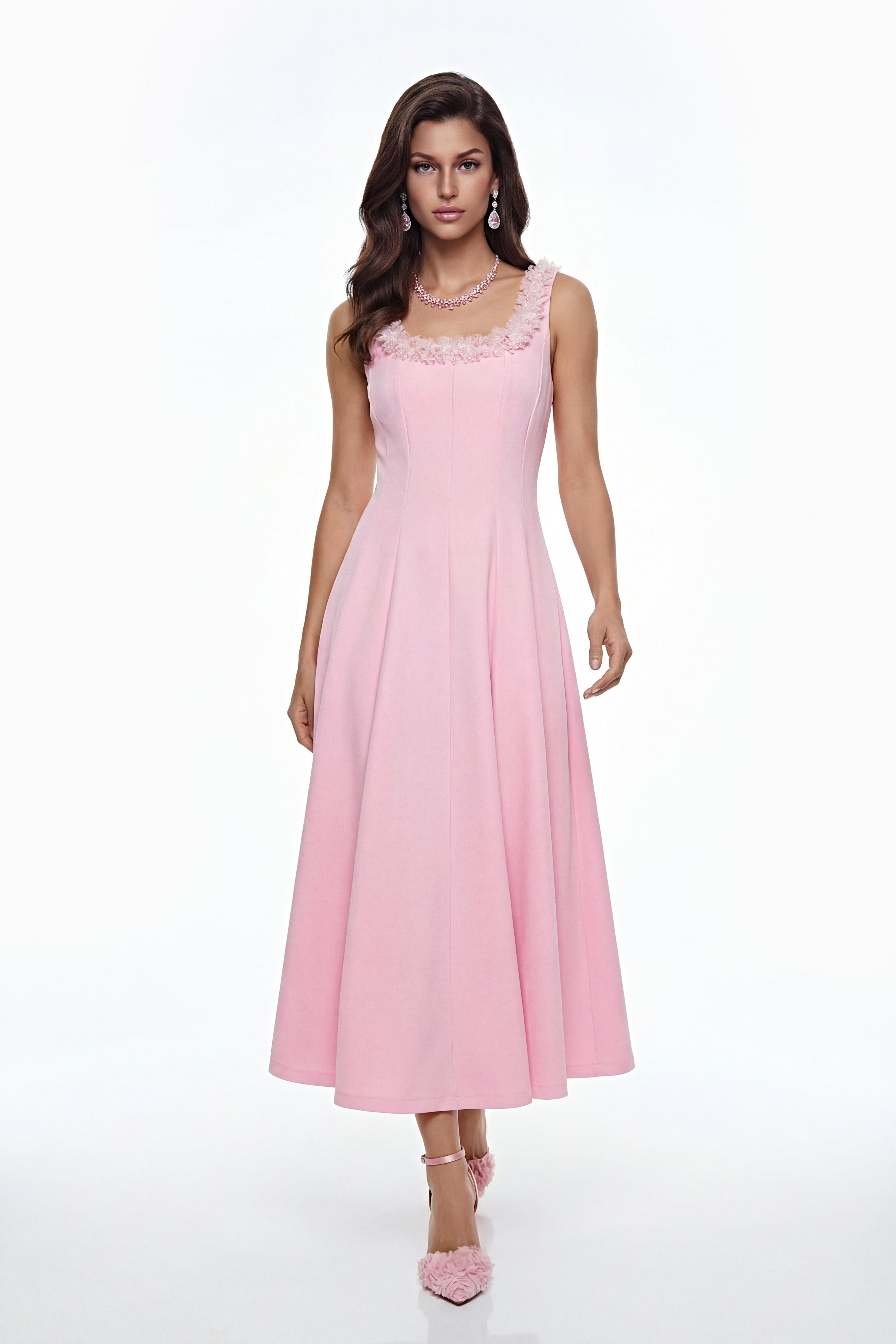 Vestido midi plisado rosa Zinnia de MRNewyork con detalles de pétalos 3D y estilo elegante.
