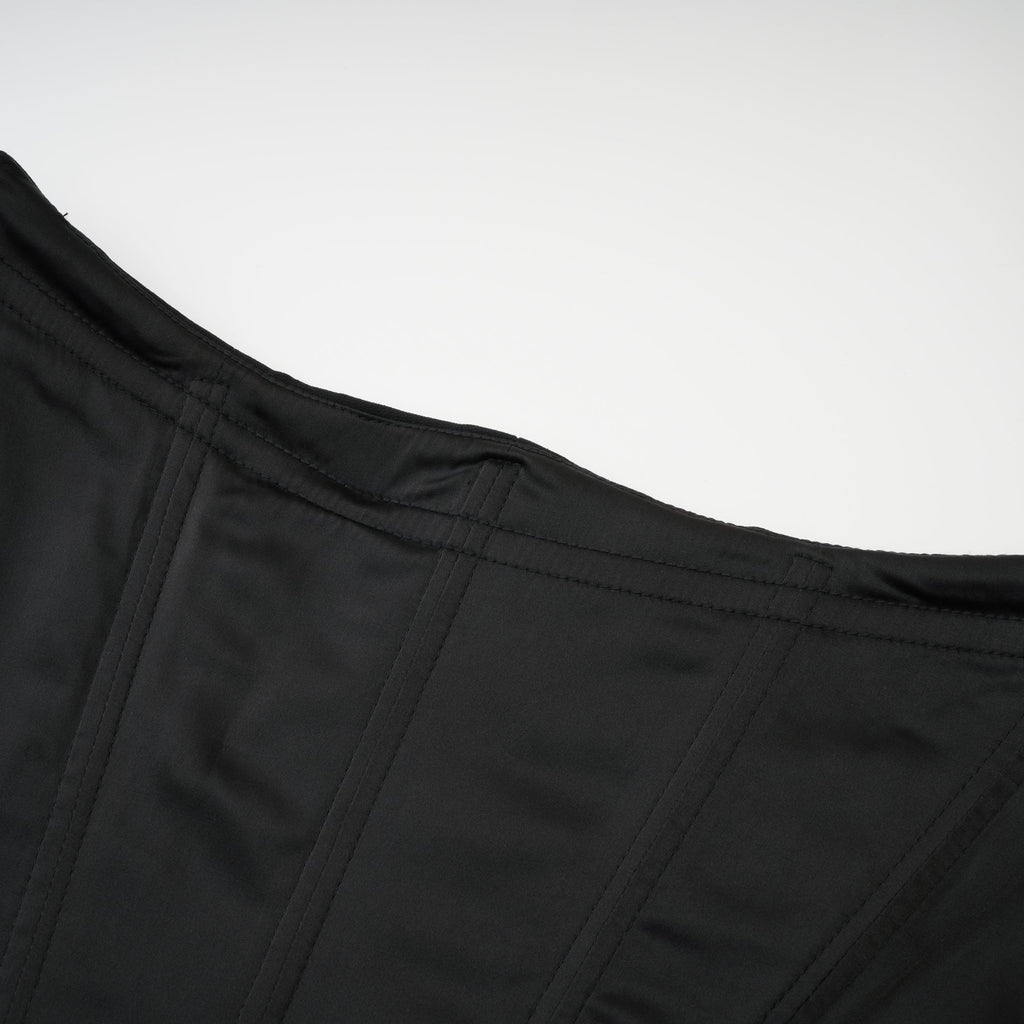 Vestido largo Aurore con cristales brillantes y diseño elegante en color negro, de la marca Final Sale.
