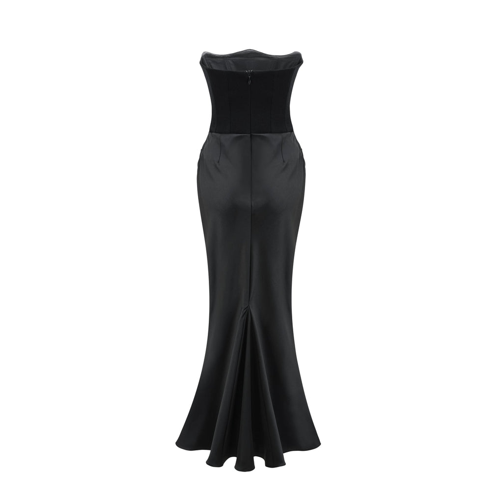 Vestido largo negro de tirantes con hombros descubiertos de la marca Final Sale, estilo maxi y elegante.