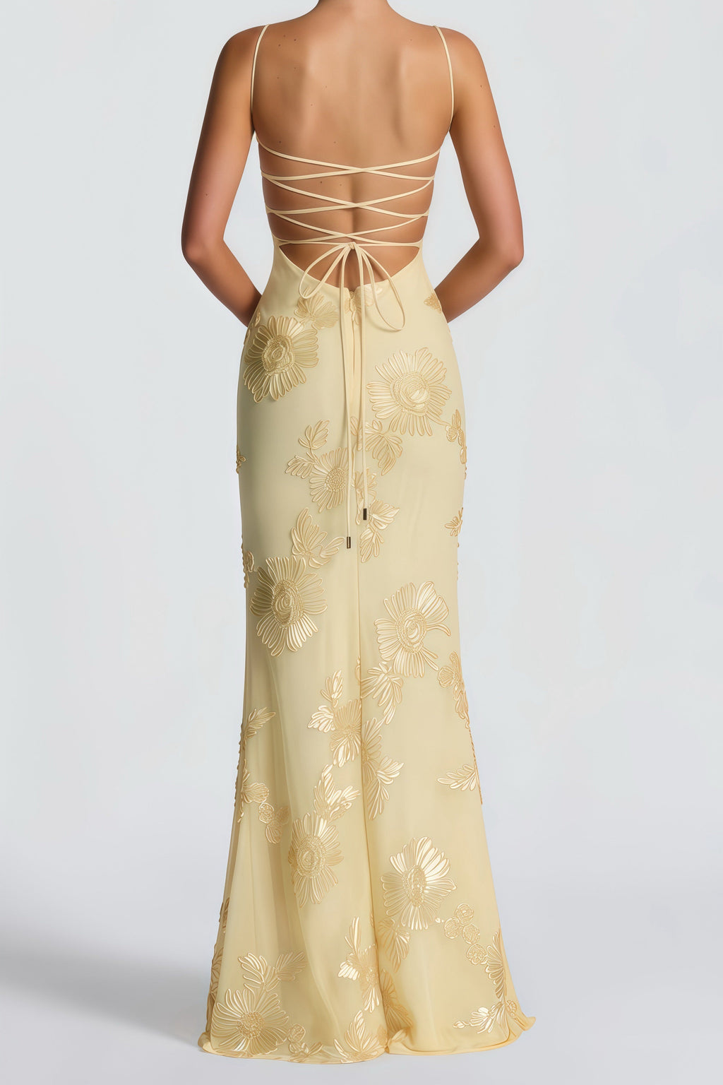 Vestido maxi con corsé amarillo Théoline con aplicaciones florales, diseño elegante y detalles florales en la parte superior.