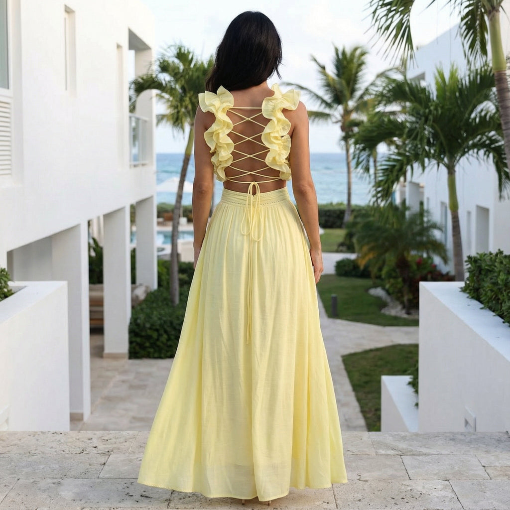 Vestido elegante de invitada de boda Louiza de la marca SLIPPO® con escote en V profundo, en color sofisticado.