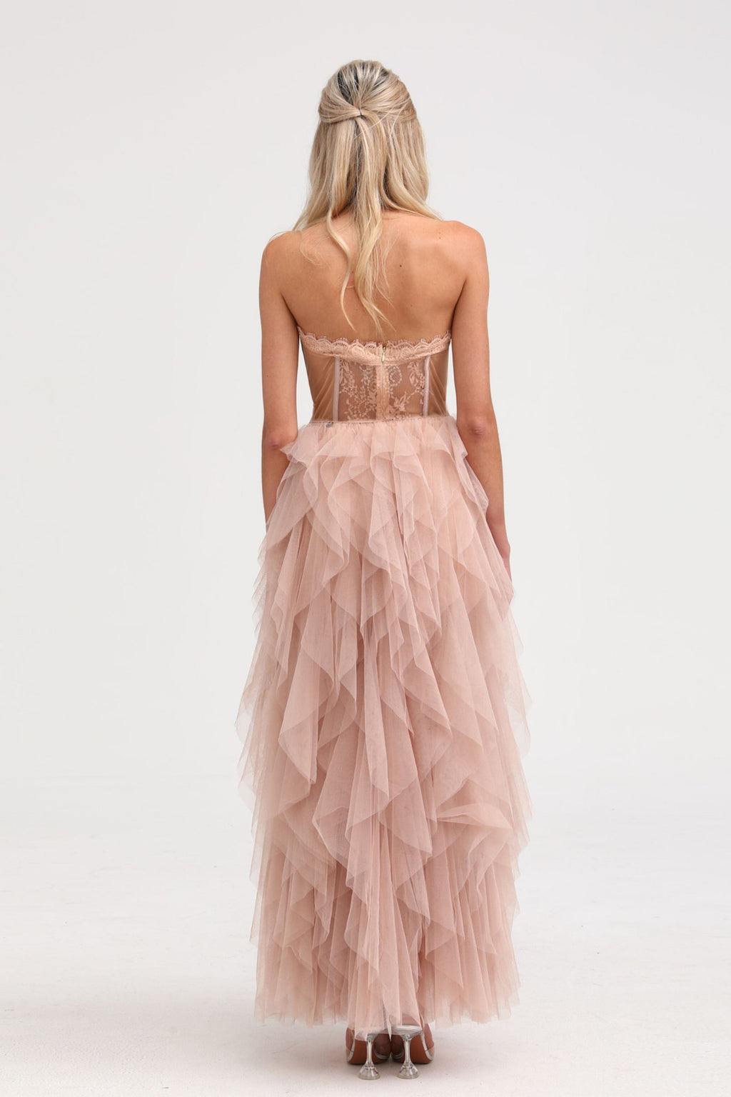 Vestido maxi rosa con bustier de malla de la marca Final Sale, diseño ajustado y elegante para ocasiones especiales.