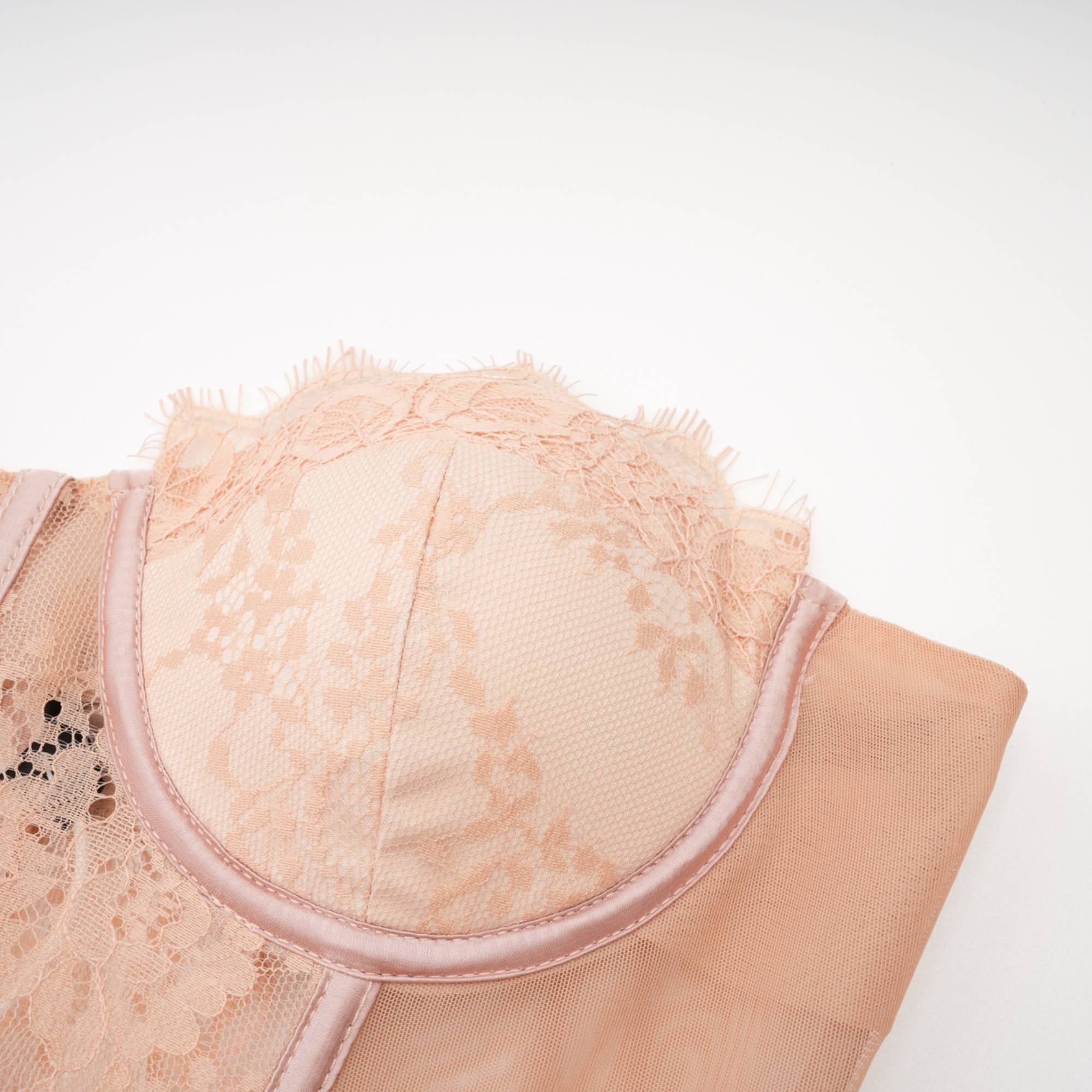 Vestido largo rosa Eilís Bustier de malla, con diseño ajustado y escote en forma de bustier, para ocasiones especiales.