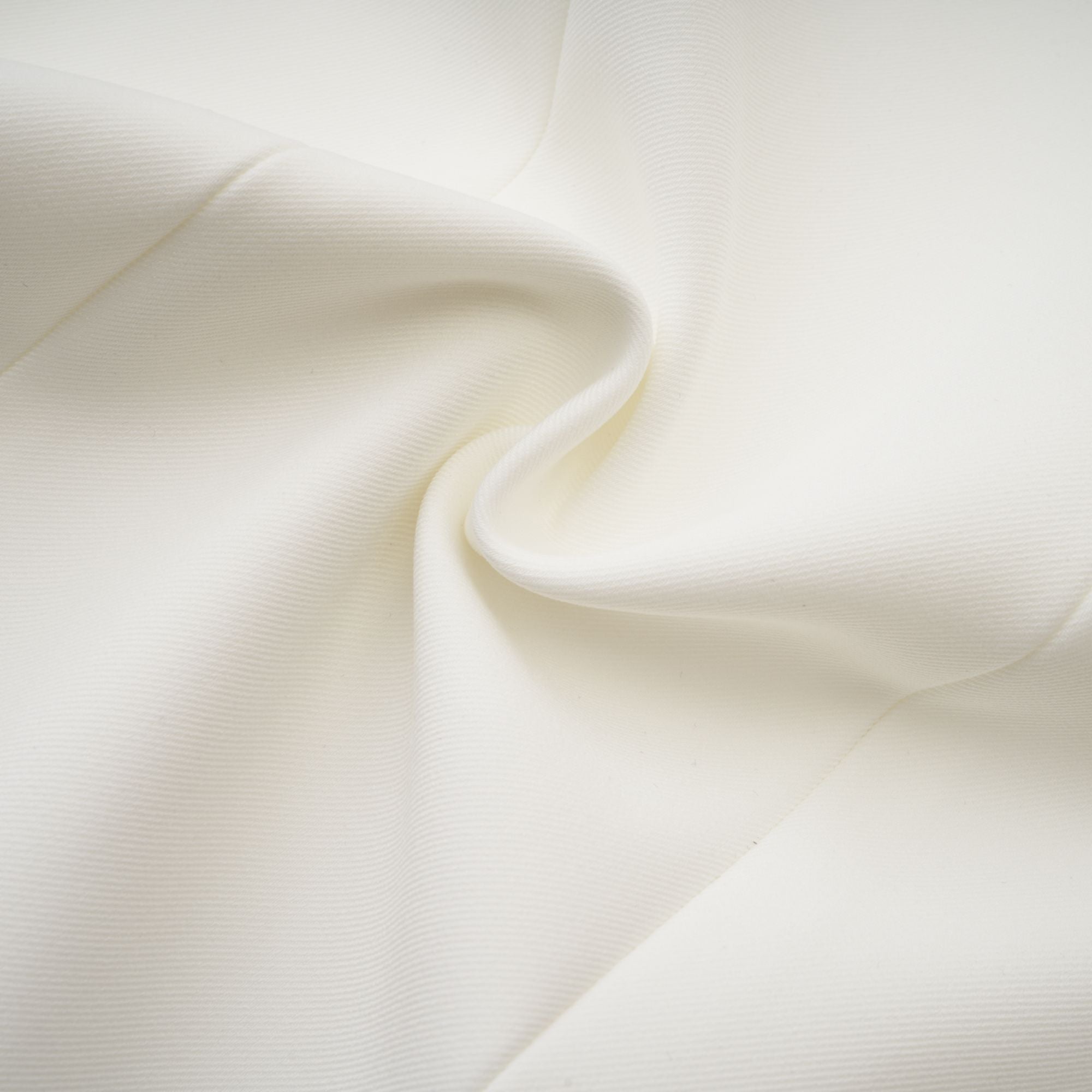 Vestido mini Fionnghuala blanco con cristales adornados, estilo elegante y moderno para ocasiones especiales.