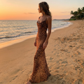 Vestido maxi DION NOIR Leoara, largo y elegante con detalles modernos, en colores vibrantes y estilo sofisticado.