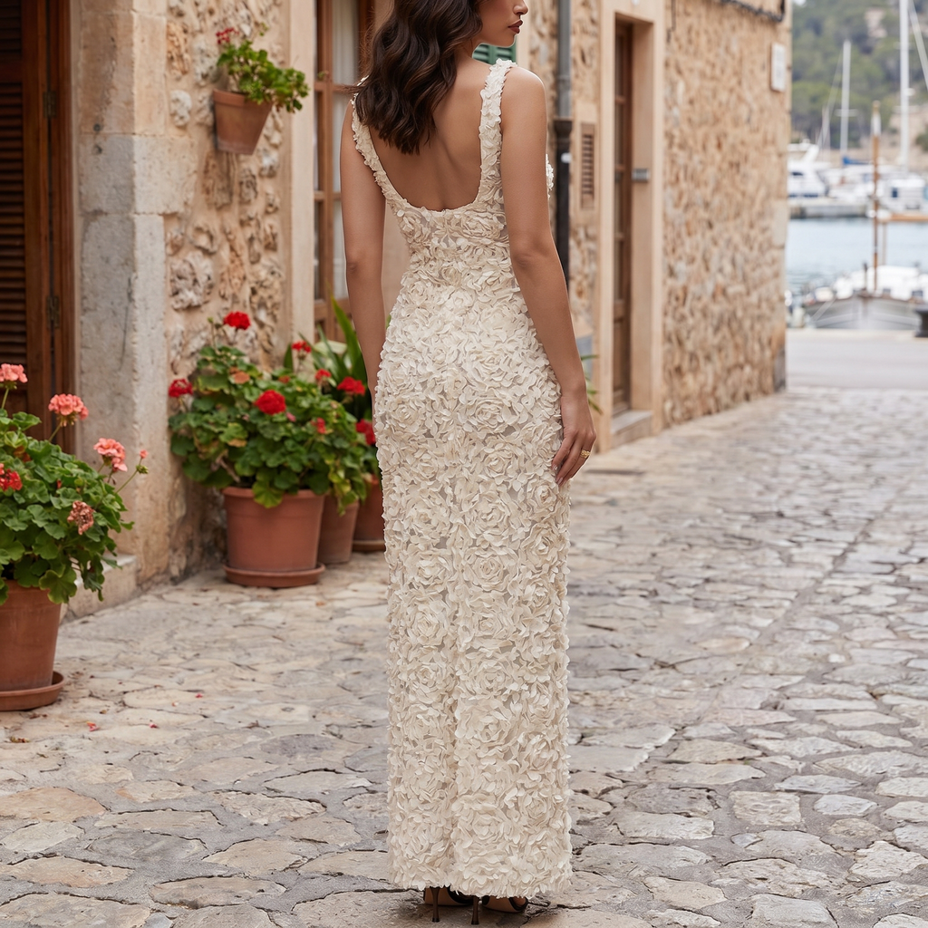 Vestido maxi A-Line floral de DION NOIR para invitada de boda, con diseño elegante y detalles florales en tela ligera.