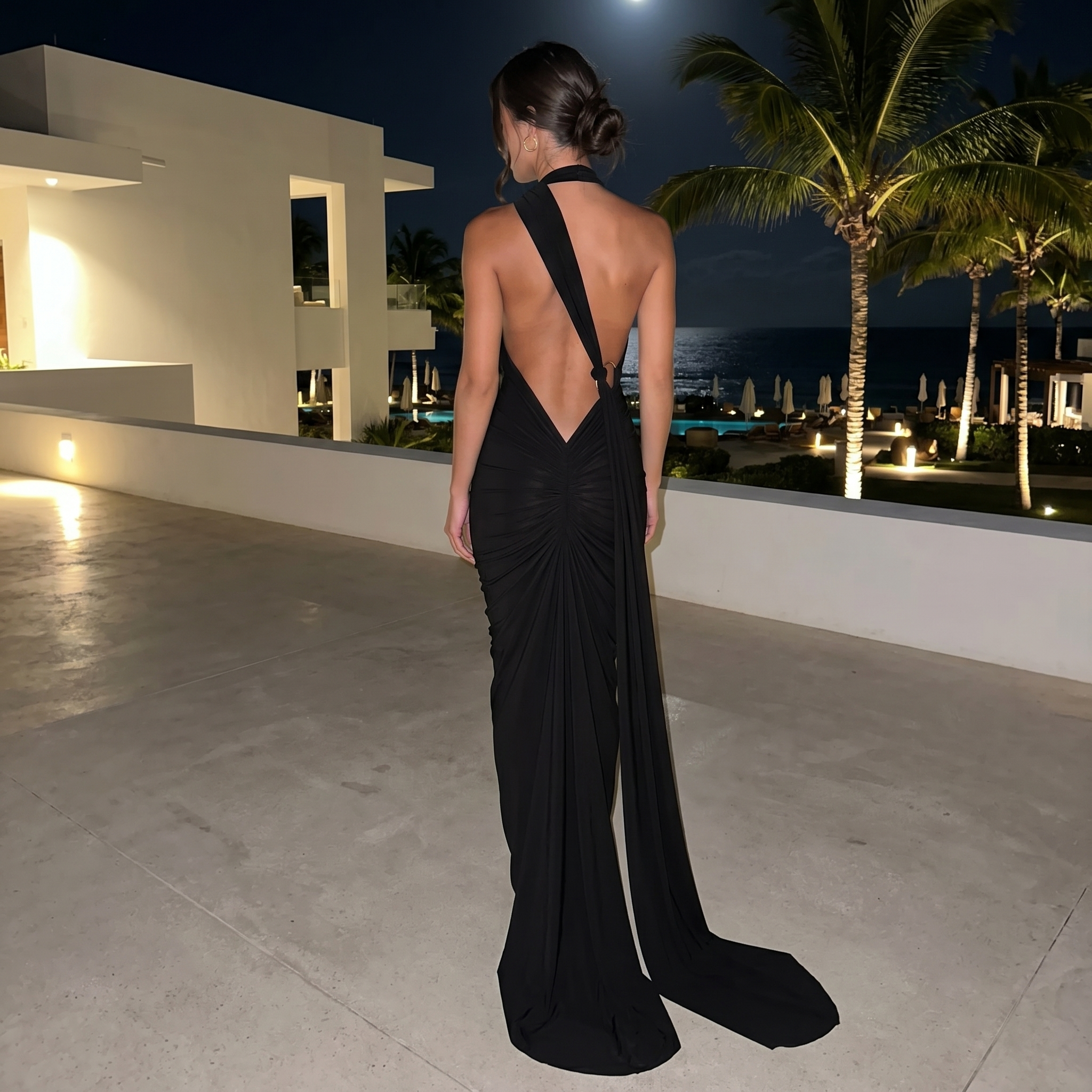 Vestido largo Callista de DION NOIR, vestido maxi con diseño elegante y detalles en la tela, ideal para ocasiones especiales.