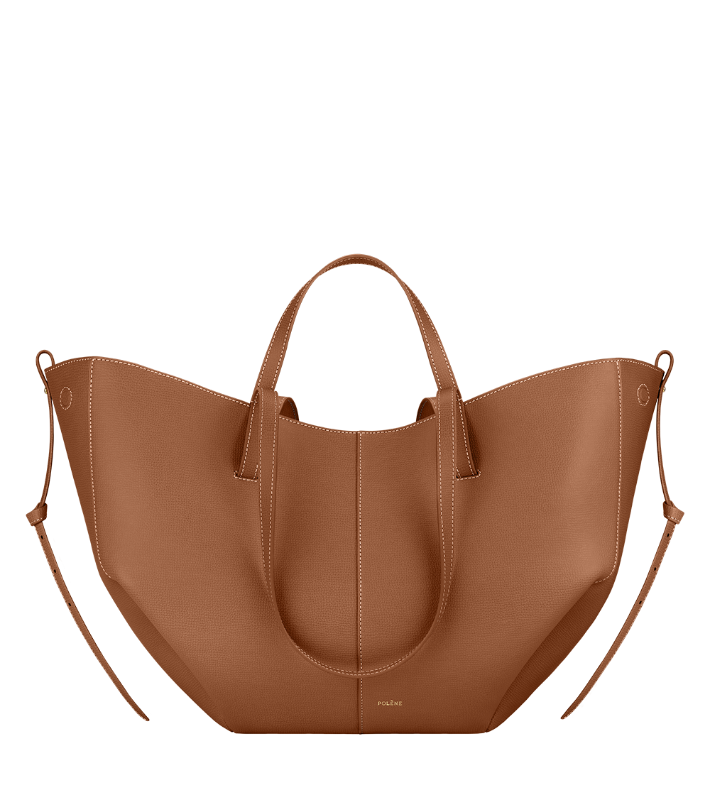 Bolso de mano Polène Cyme en piel de camello granulada, vista frontal del diseño elegante y texturizado.