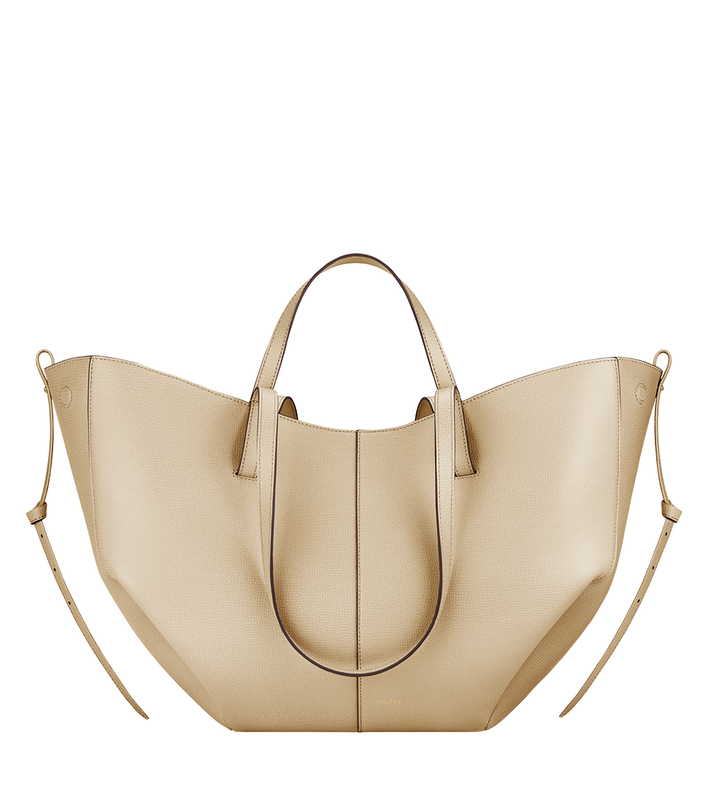 Bolso de mano Polène Cyme Arena Piel Granulada, vista frontal del diseño con textura de piel granulada en tono arena.
