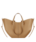 Bolso de mano Polène Cyme en ocre piel granulada, vista frontal del diseño elegante y moderno.