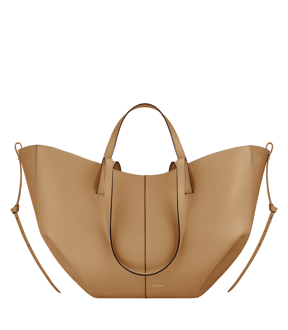 Bolso de mano Polène Cyme en ocre piel granulada, vista frontal del diseño elegante y moderno.
