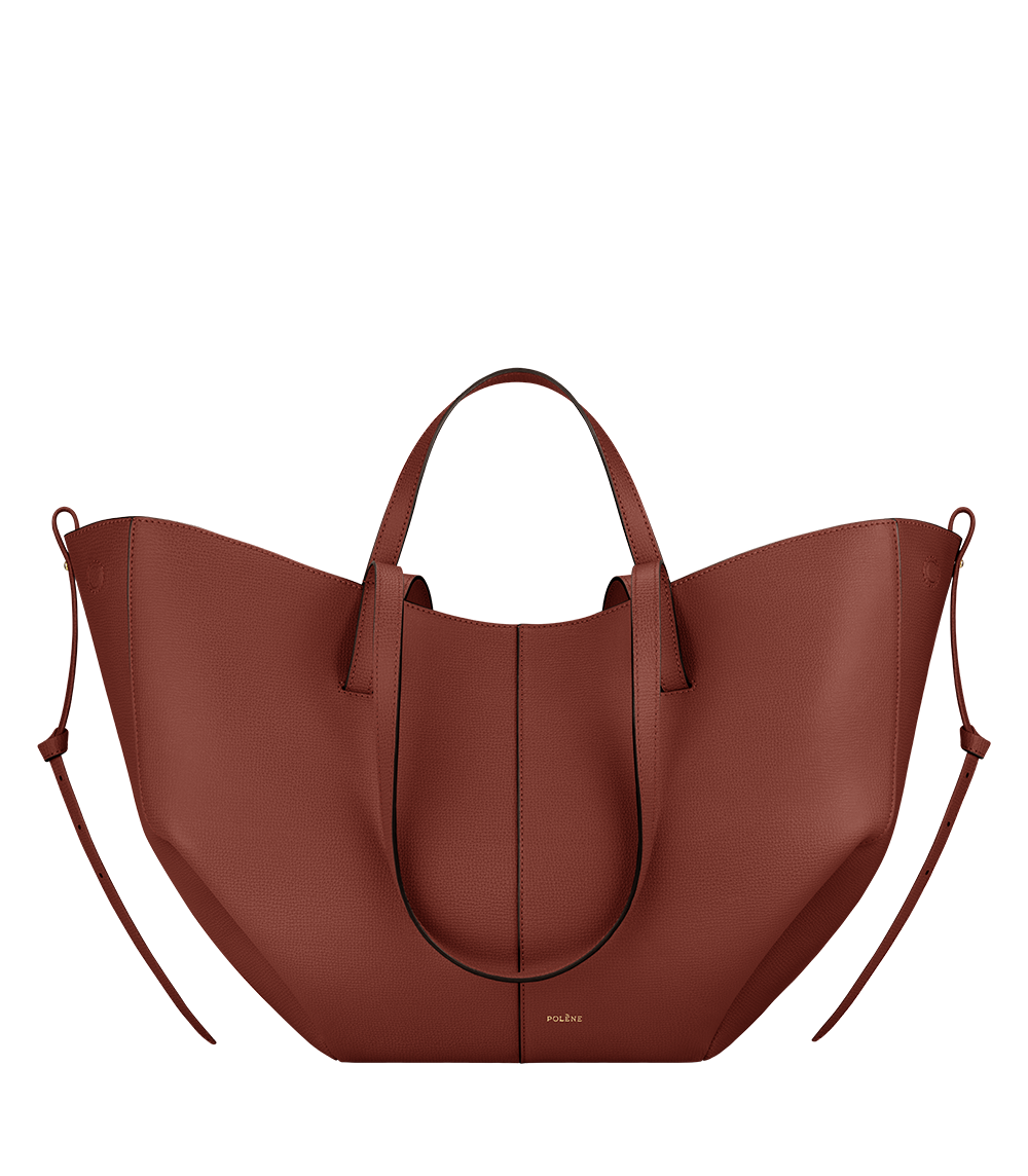 Bolso de mano Polène Cyme en arcilla roja con textura granulada, vista frontal del diseño elegante y moderno.